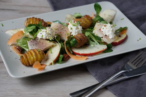 geräuchertes Forellenfilet auf Salatbett mit Oberskren - The Apricot Lady